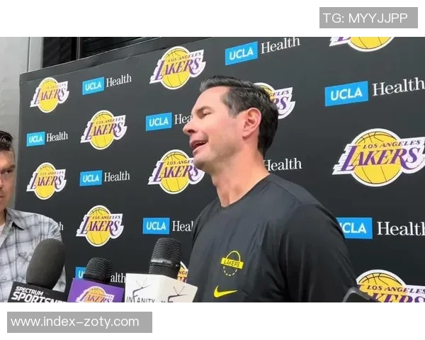 雷迪克谈詹姆斯训练状态称其每天坚持锻炼保持最佳状态 雷迪克谈詹姆斯训练状态称其每天坚持锻炼保持最佳状态