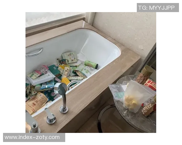 女主持调侃按摩浴缸情趣皮尔斯幽默回应家中无此奢侈品 女主持调侃按摩浴缸情趣皮尔斯幽默回应家中无此奢侈品