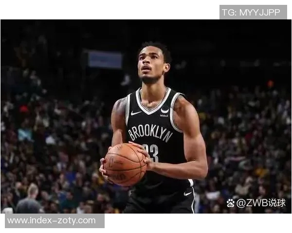 克拉克斯顿上半场表现惊艳7投5中砍下11分8篮板外线命中率完美 克拉克斯顿上半场表现惊艳7投5中砍下11分8篮板外线命中率完美