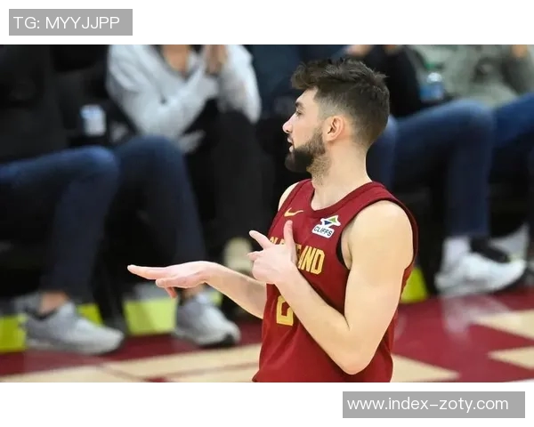 小莫布里半场表现出色7投3中贡献11分3篮板2助攻2盖帽 小莫布里半场表现出色7投3中贡献11分3篮板2助攻2盖帽