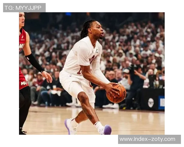 米切尔表现稳健全能发挥助力球队取得胜利贡献22分6篮板4助攻等数据 米切尔表现稳健全能发挥助力球队取得胜利贡献22分6篮板4助攻等数据