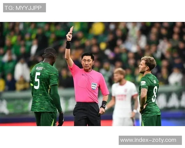 马宁赛后遭遇冲突连罚三红牌安保紧急护送离场引发热议 马宁赛后遭遇冲突连罚三红牌安保紧急护送离场引发热议