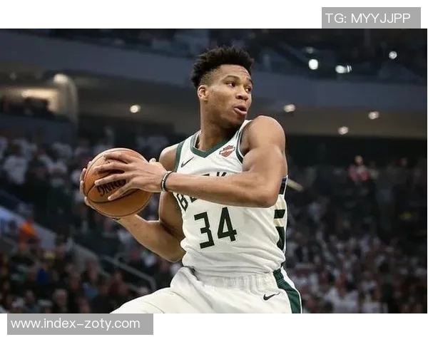 字母哥新冠康复后重返雄鹿训练营开展无对抗训练备战新赛季 字母哥新冠康复后重返雄鹿训练营开展无对抗训练备战新赛季