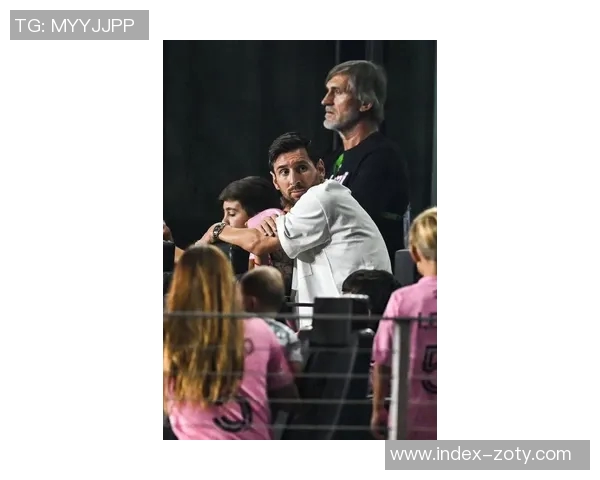 梅西缺席训练引发关注贝克汉姆亲临现场观摩迈阿密国际训练课 梅西缺席训练引发关注贝克汉姆亲临现场观摩迈阿密国际训练课