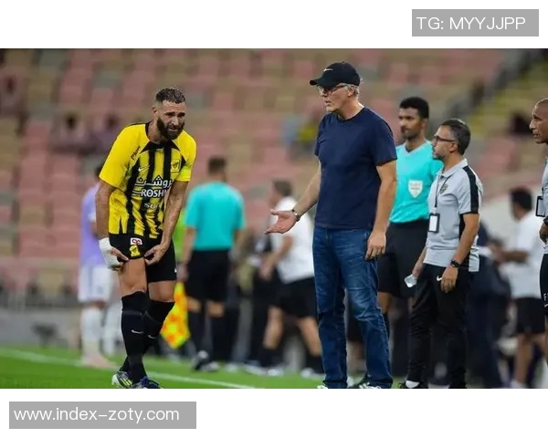 本泽马回应传闻称要求吉达联合签索拉里纯属记者幻想 本泽马回应传闻称要求吉达联合签索拉里纯属记者幻想