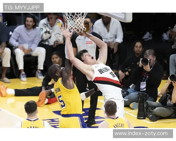 杨瀚森首战勇士展现实力迎来NBA首秀精彩瞬间