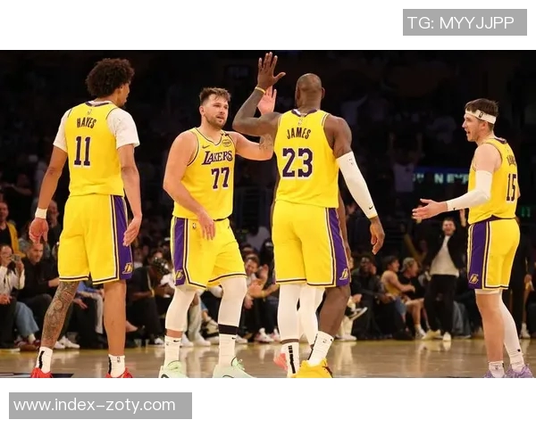 湖人一周内成功掌控东契奇与里夫斯的比赛策略分析 湖人一周内成功掌控东契奇与里夫斯的比赛策略分析