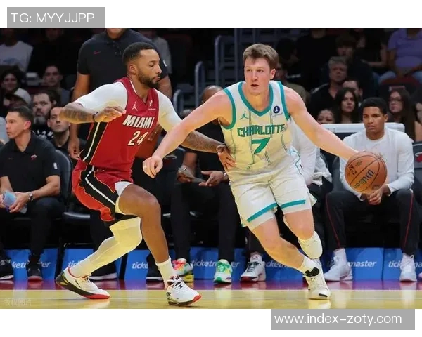 34号秀卡尔克布伦纳半场完美表现6投全中贡献13分4篮板1抢断1盖帽 34号秀卡尔克布伦纳半场完美表现6投全中贡献13分4篮板1抢断1盖帽