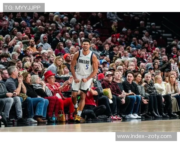 格莱姆斯外线火力全开13投7中三分精准6中4独揽22分助攻抢断齐飞 格莱姆斯外线火力全开13投7中三分精准6中4独揽22分助攻抢断齐飞