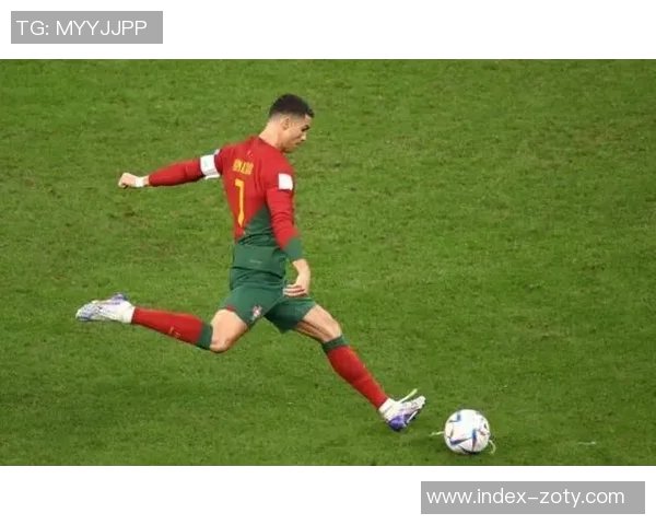 C罗深情回忆弗格森爵士称其为足球生涯的父亲永远铭记恩情 C罗深情回忆弗格森爵士称其为足球生涯的父亲永远铭记恩情