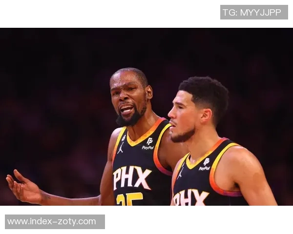 布克上半场表现平平难以支撑球队14投6中仅得17分三分球全失 布克上半场表现平平难以支撑球队14投6中仅得17分三分球全失