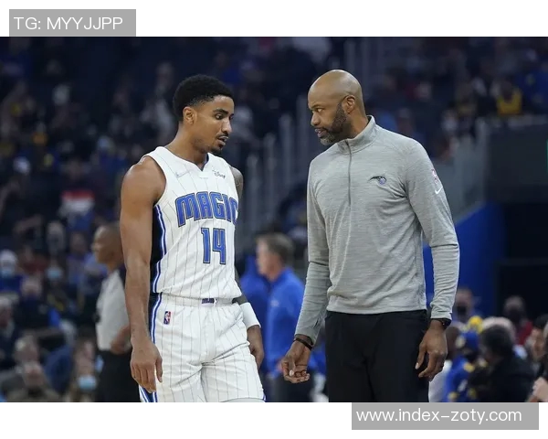 34号秀卡尔克布伦纳半场完美表现6投全中贡献13分4篮板1抢断1盖帽 34号秀卡尔克布伦纳半场完美表现6投全中贡献13分4篮板1抢断1盖帽